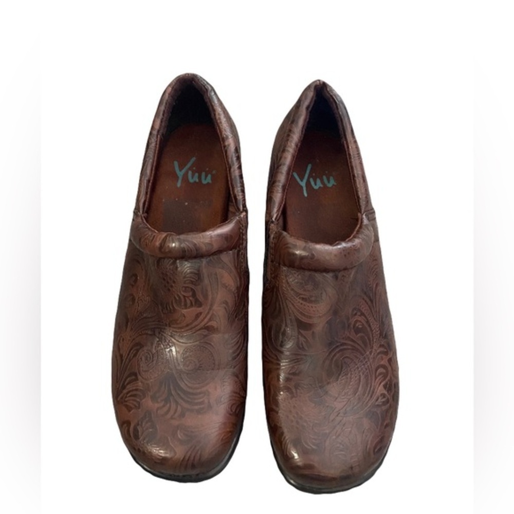 Yuu Brown Floral design nurse shoes clogs size 7M